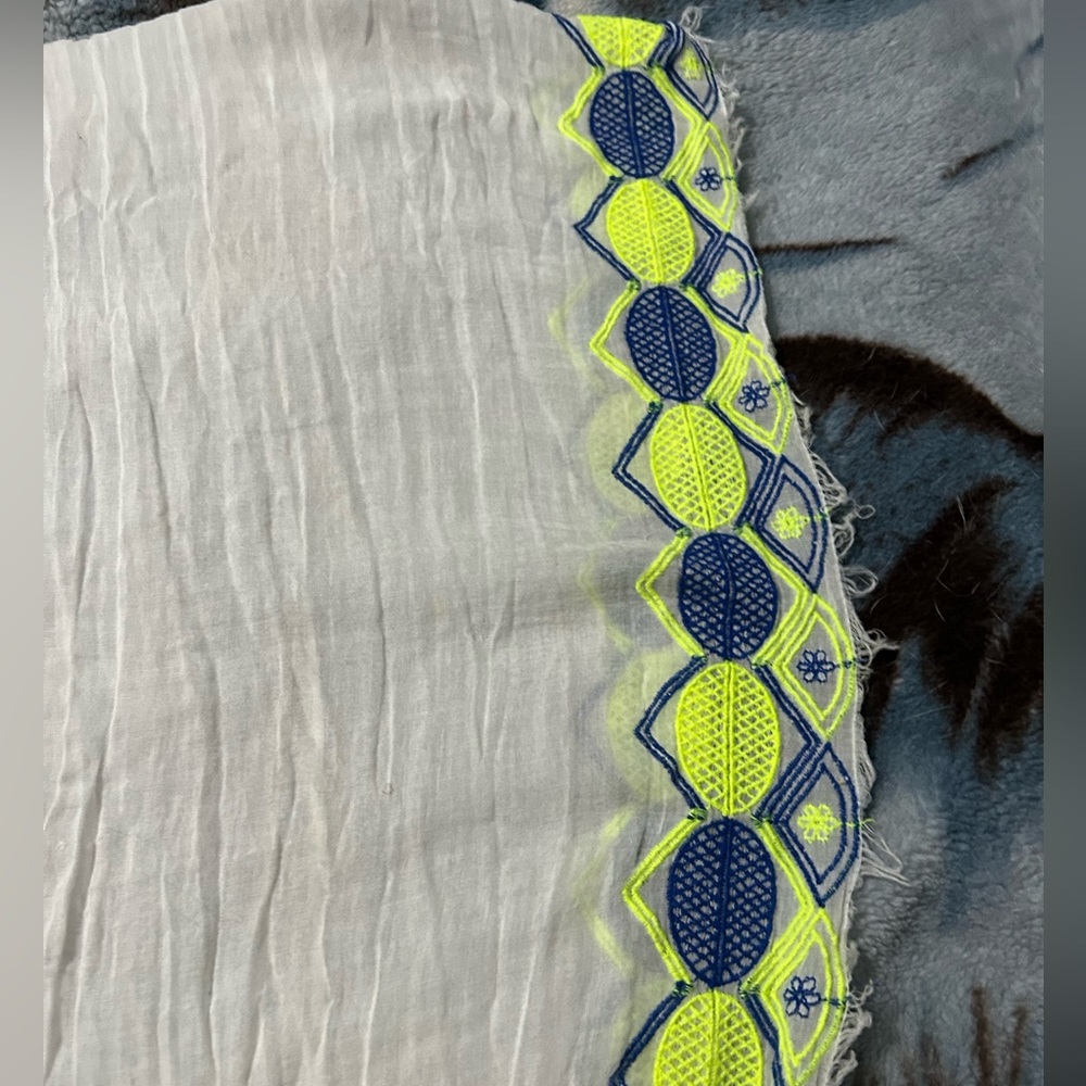 Patterned Scarf - Picture 4 of 5